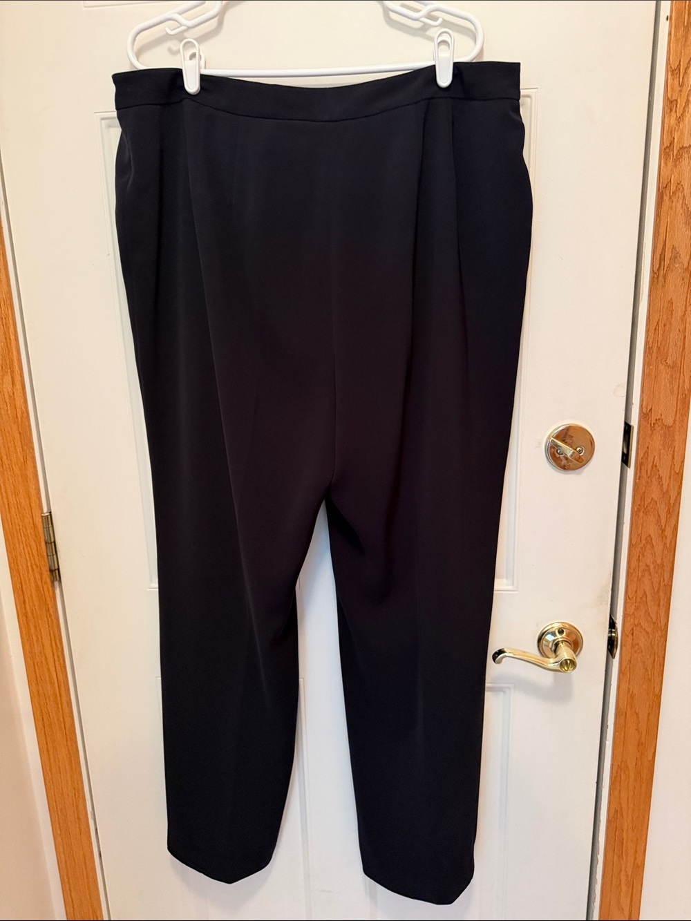 Tahari Women’s Black Two-Piece Pant Suit. 18W - Picture 9 of 9